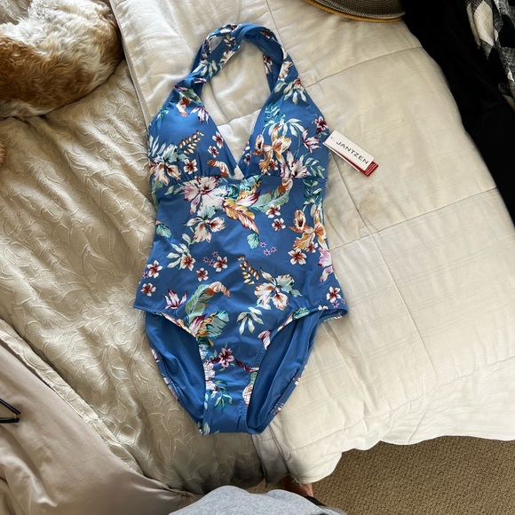 NEW GORGEOUS ONE-PIECE SWIMSUIT - Picture 4 of 11